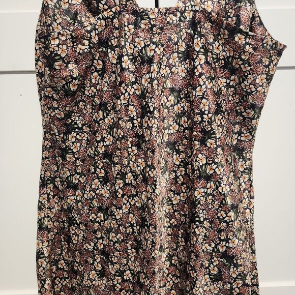 Floral satin mini dress perfect for Fall small - Picture 8 of 10
